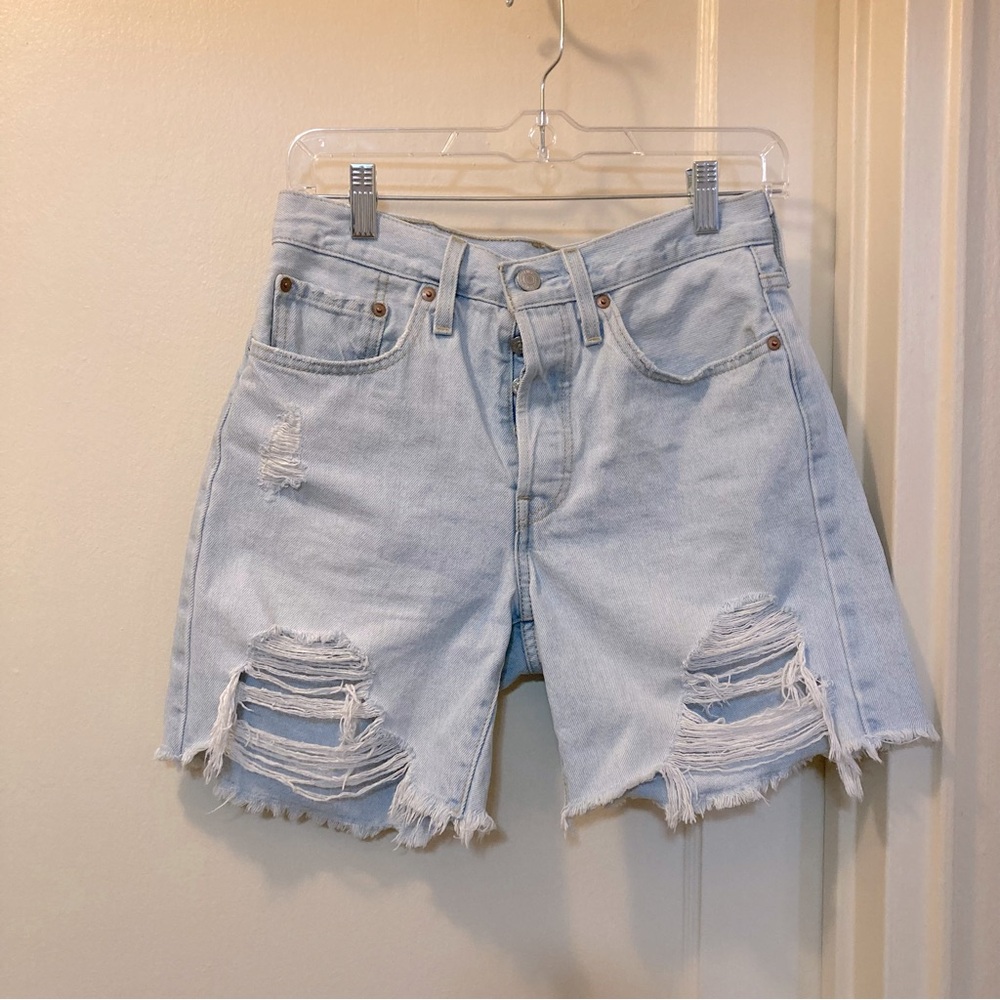 Lev’s 501 mid thigh frayed shorts